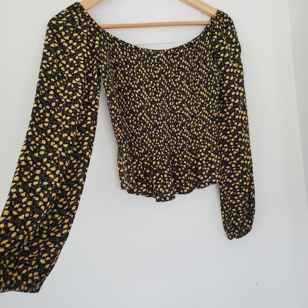 HOLLISTER Sz S Ditsy Floral Smocked LS Crop Top Elastic Neck Ruffle Hem Boho